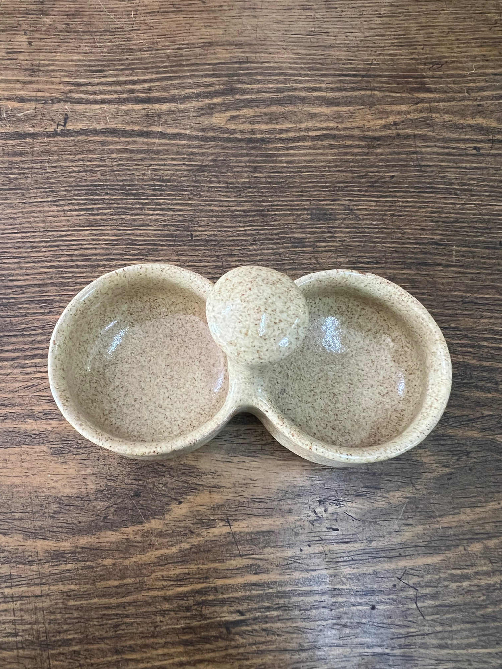 Elegant 2-in-1 ceramic sauce holder for dips, chutneys, and condiments. Food-safe, stylish, and perfect for home, restaurant, or catering. Shop now!