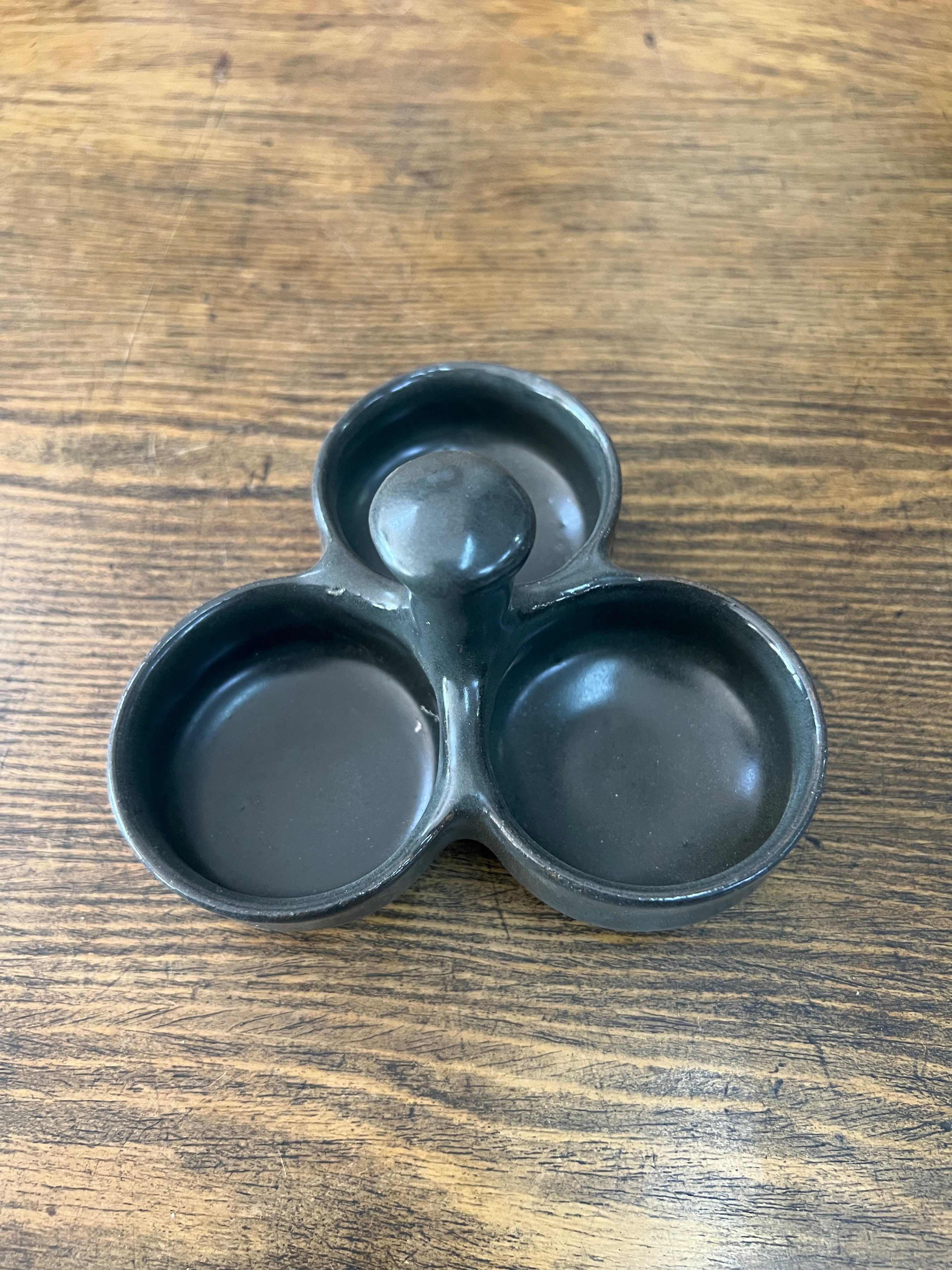 Elegant 3-in-1 ceramic sauce holder for dips, chutneys, and condiments. Food-safe, stylish, and perfect for home, restaurant, or catering. Shop now!