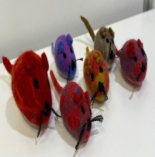 Handmade felt pet toy for cats- mouse - sustainable and safe for pets