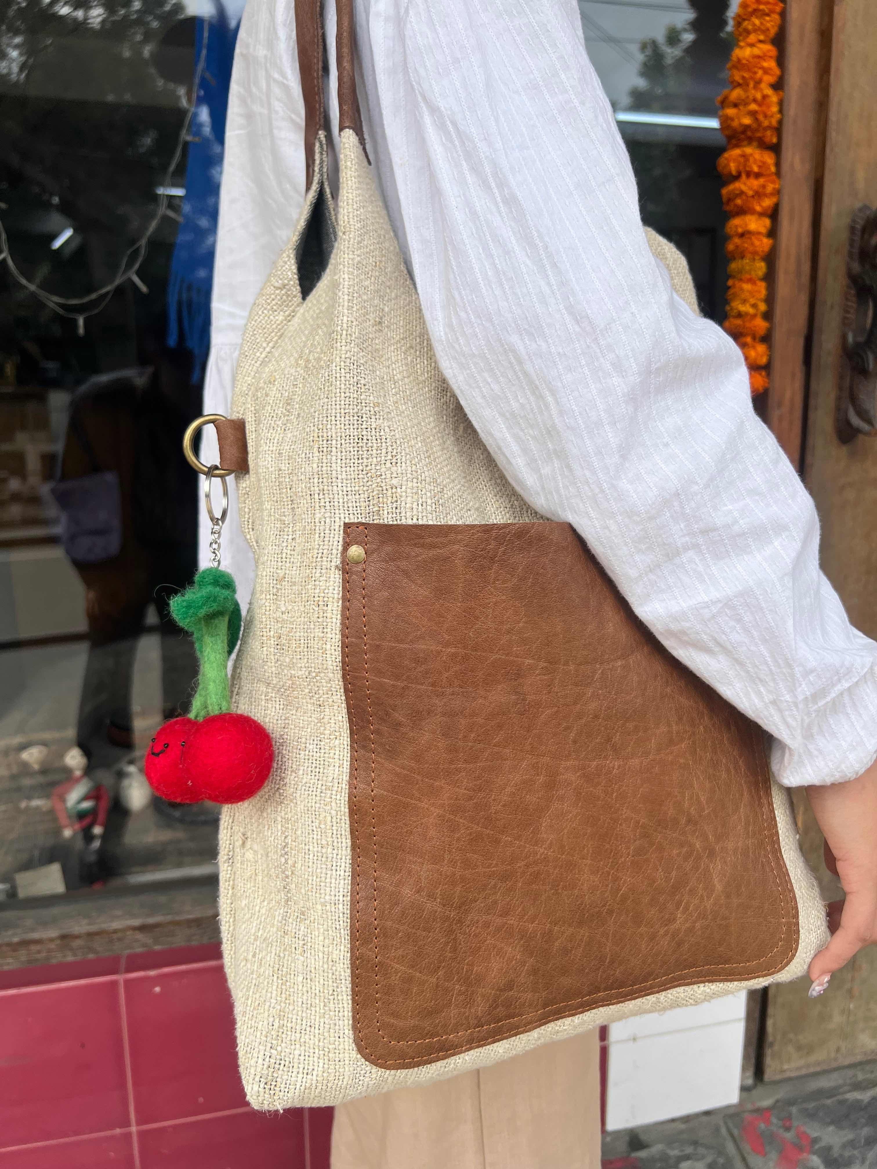 Meet your new favorite everyday tote 🍒✨ The Cherry Grove Hemp Tote is handcrafted from natural hemp and genuine leather — simple, sustainable, and effortlessly chic. Perfect for slow mornings, farmer’s markets, and everything in between